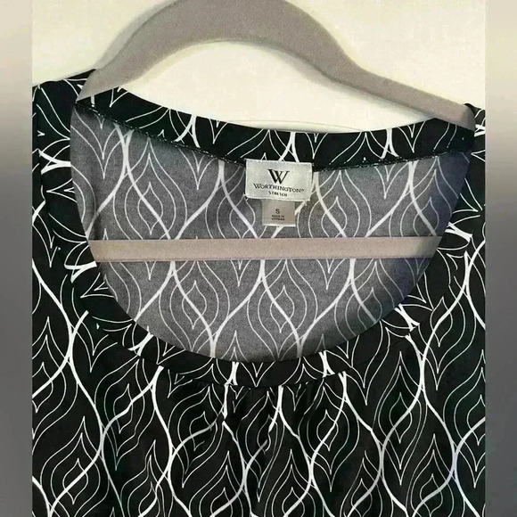 Worthington Black and White Patterned Blouse Size Small - Picture 3 of 9